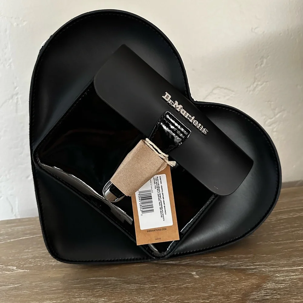 Dr martens heart purse - Picture 3 of 3